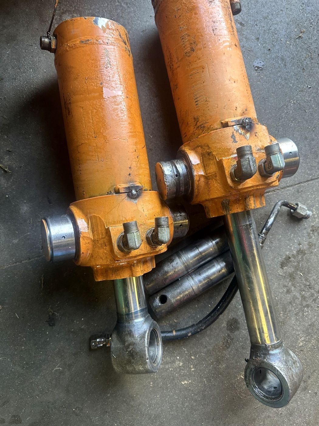 Vérins hydrauliques